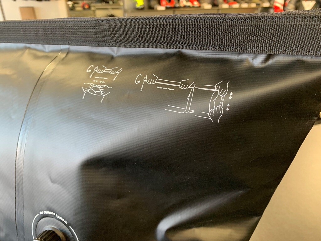 ツーリングなどにお勧め！ダッフルバッグ【EXPLORER WP UPBAG 19L】